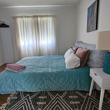 This Fabulous, Single-Level 3 Plus 1 Small Room With Folding Sofa Home Auckland Eksteriør bilde