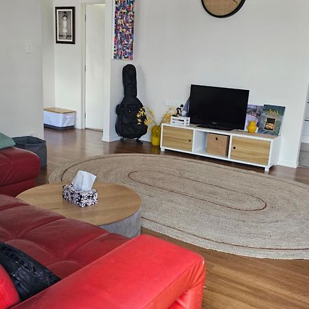 This Fabulous, Single-Level 3 Plus 1 Small Room With Folding Sofa Home Auckland Eksteriør bilde
