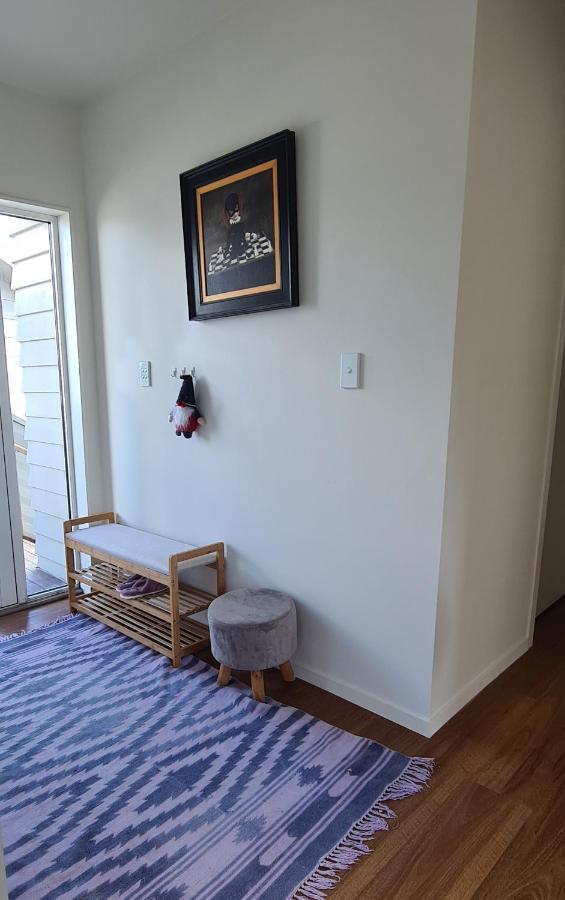 This Fabulous, Single-Level 3 Plus 1 Small Room With Folding Sofa Home Auckland Eksteriør bilde