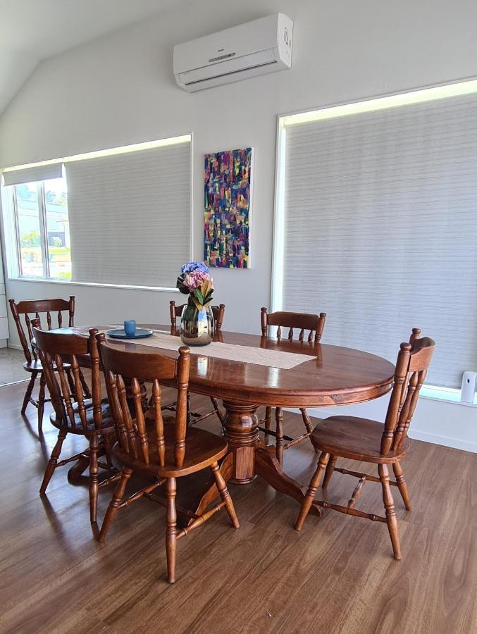 This Fabulous, Single-Level 3 Plus 1 Small Room With Folding Sofa Home Auckland Eksteriør bilde