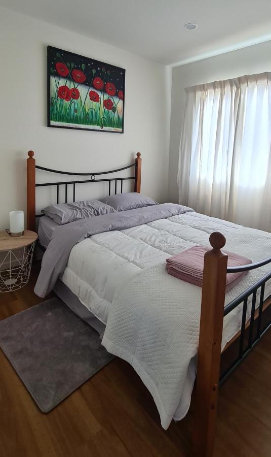 This Fabulous, Single-Level 3 Plus 1 Small Room With Folding Sofa Home Auckland Eksteriør bilde