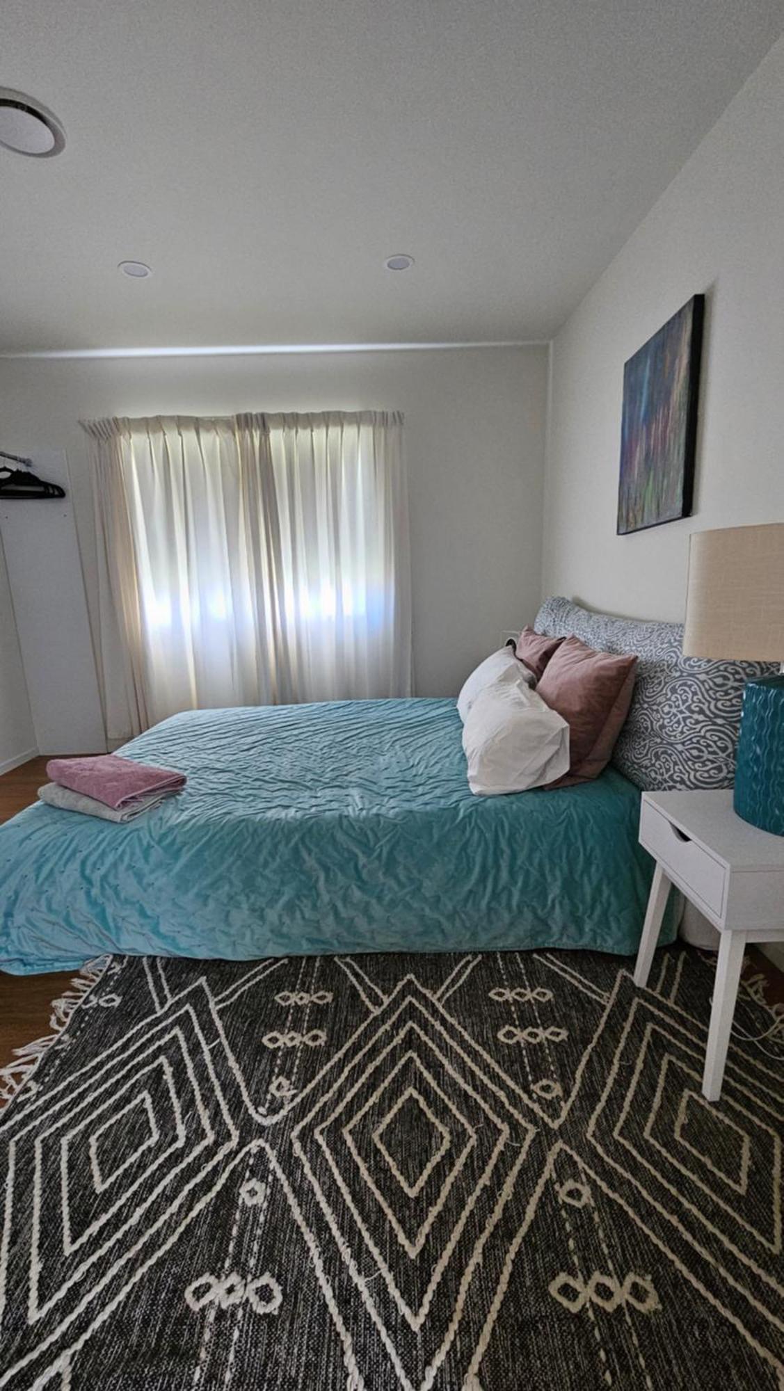 This Fabulous, Single-Level 3 Plus 1 Small Room With Folding Sofa Home Auckland Eksteriør bilde